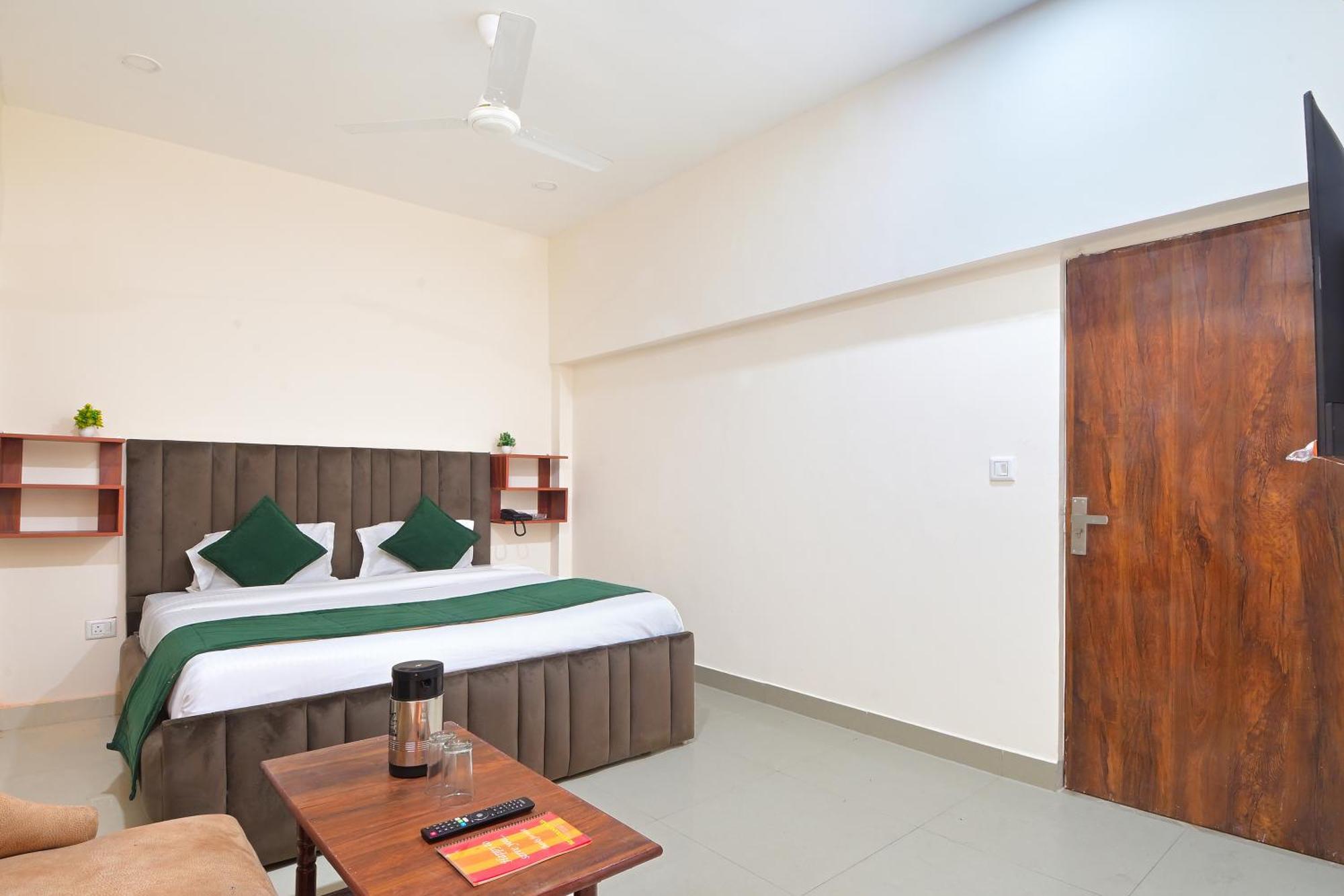 Chowdhry Tourist Lodge - New Delhi Railway Station - 2 Minutes Walk Exterior foto